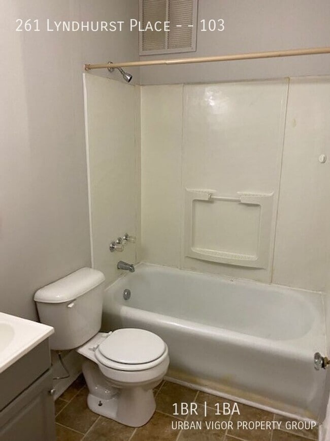 Photo - 261 Lyndhurst Pl Unidad 103