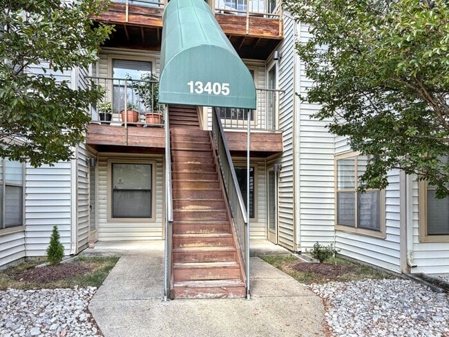 Building Photo - 13405 Shady Knoll Dr Unit Apt 210
