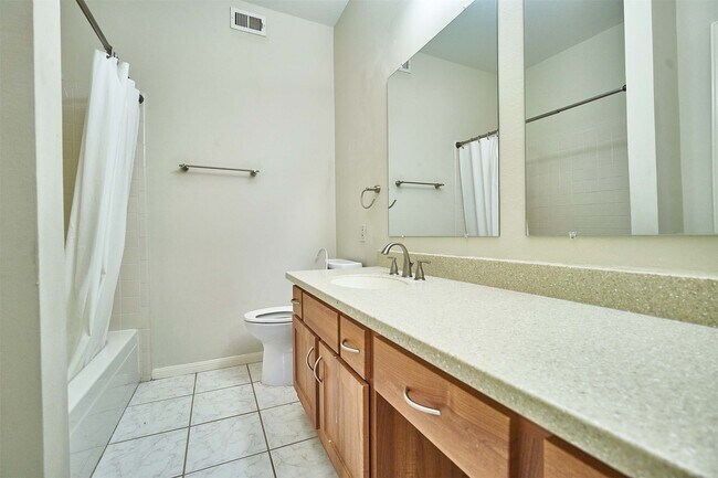 Photo - 2816 Holly Hall St