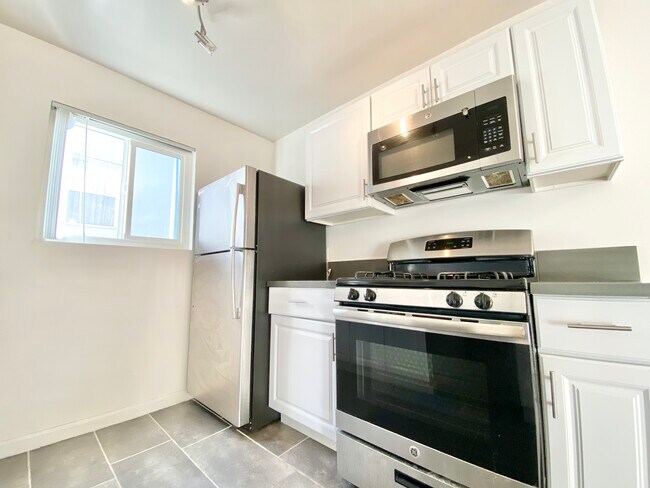 Photo - 1808 N Harvard Blvd Unidad 20