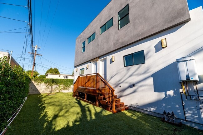 Building Photo - Longwood Unit 1805 S Longwood St., Los Angeles, CA  - House