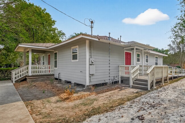 Photo - 6928 Apache St