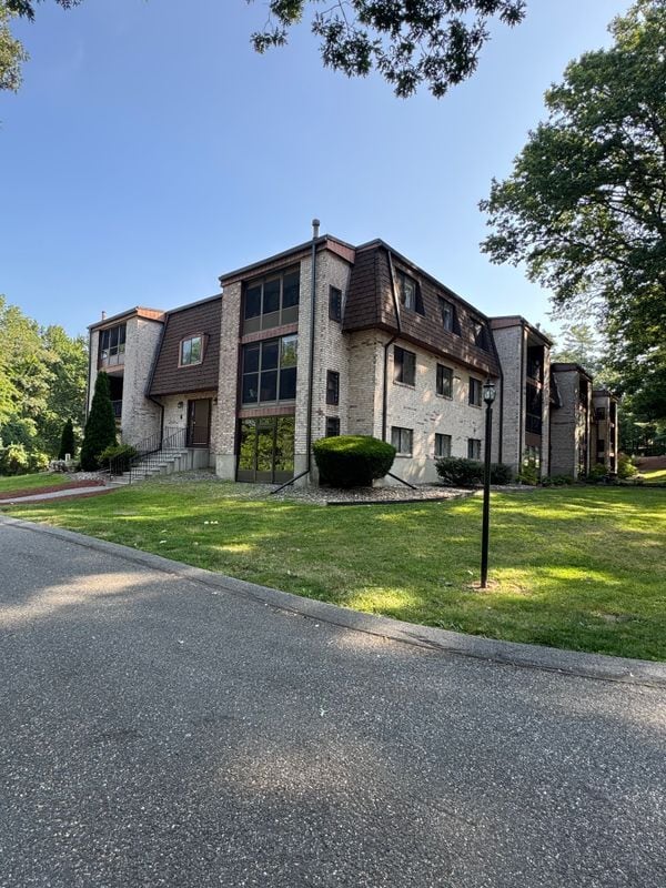 Building Photo - 6 Greenbriar Dr Rental