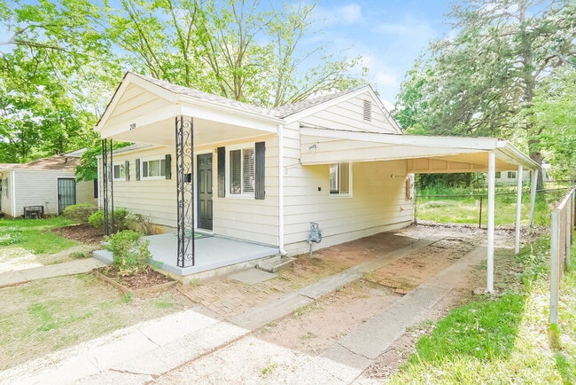 Photo - 209 Woodward Dr