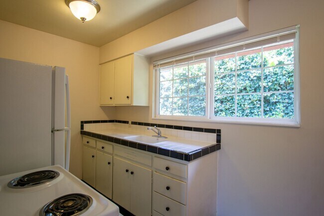 Photo - John's Landing 2Bdr in Garden Setting W Garage Ready Early September! Unit 17