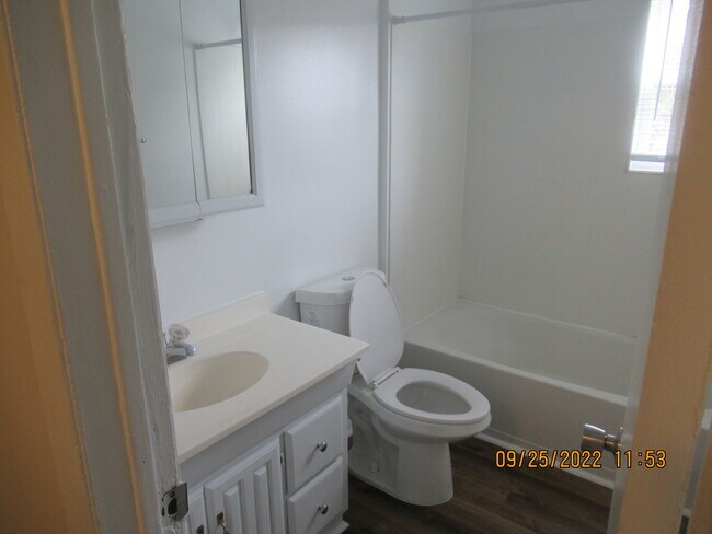 Full Bath - 192 Greenwood Loop Rd Unit Green Wood Park Commy