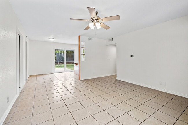 Photo - 850 W Kelley St