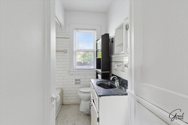 Grant & Main - 10343 Crocuslawn St