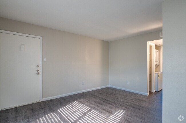 1BR, 1BA - 686SF