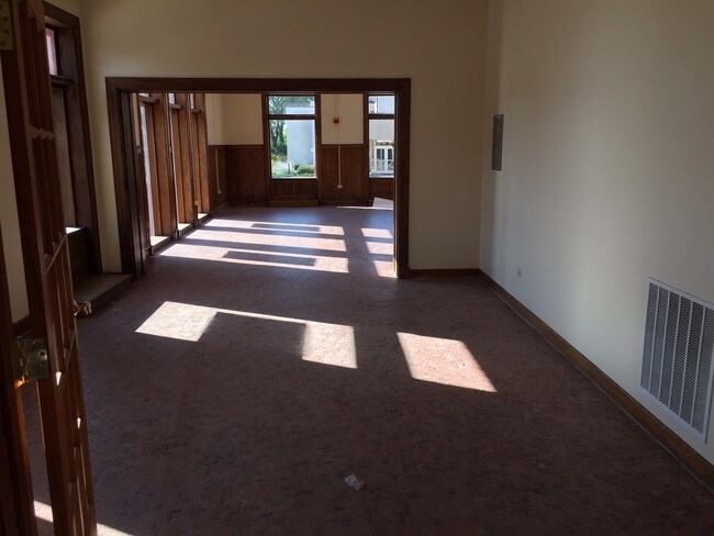 Photo - 200 N County St