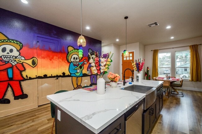 Photo - 1504 Evelyn St