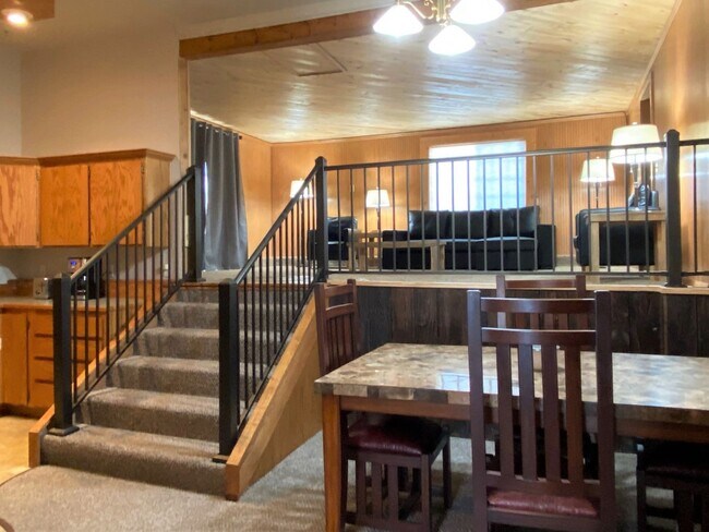 Photo - Spacious 1 bed 1 bath Hamilton home with 1 car garage.