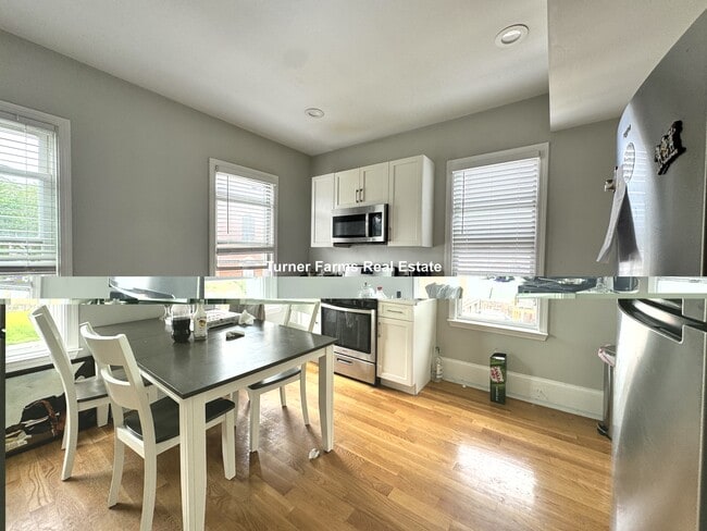 Photo - 460 Saratoga St Unit 3