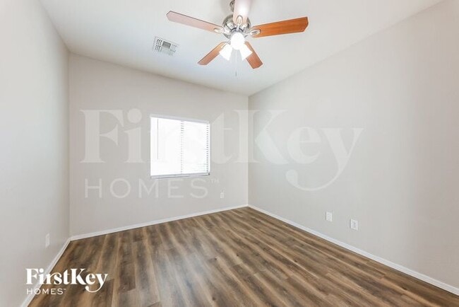 Photo - 4680 E Laurel Ave