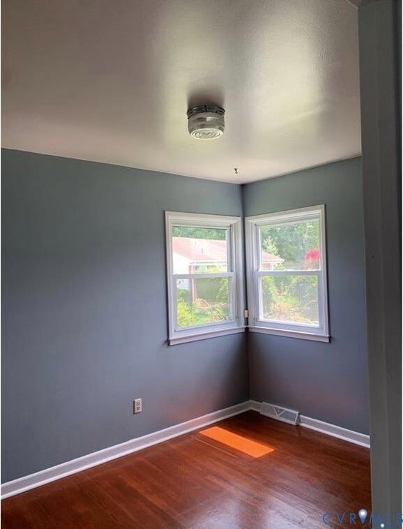 Photo - 433 Blackwater Dr
