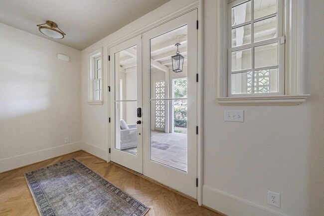 Photo - 81 Delmont Dr NE