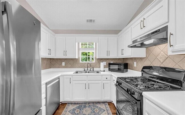 Photo - 605 Ashland Park Way SE