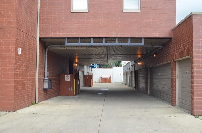 Área de estacionamiento - 1656 N. Bosworth