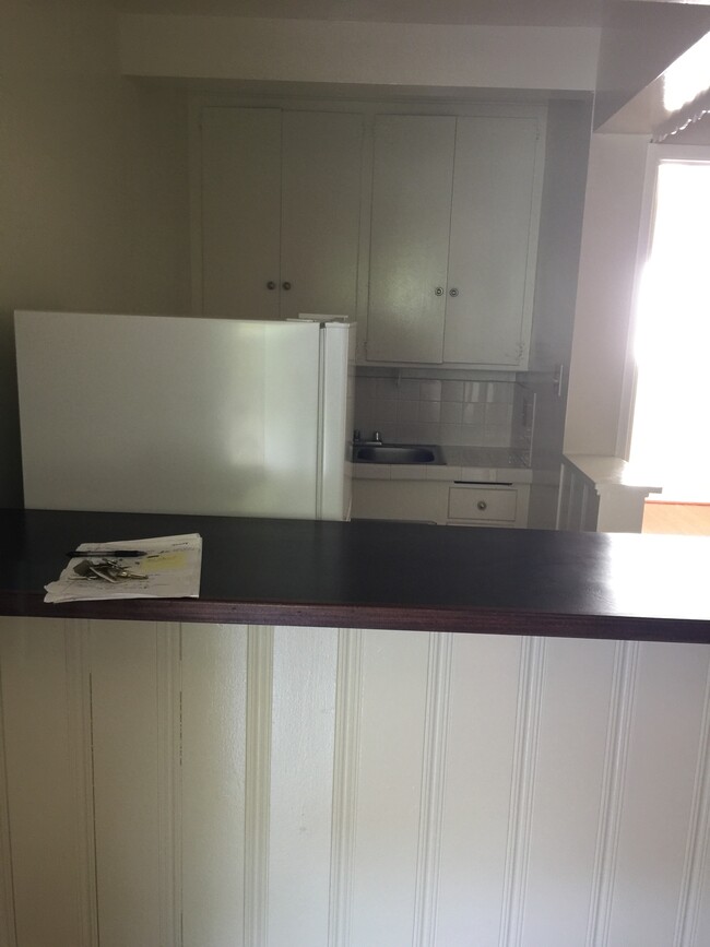 Building Photo - 1244 1/2 S Westgate Ave Unit 1240 .25 Rental