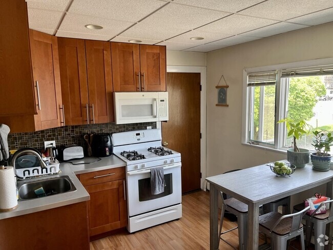 Building Photo - 110 Thurston St Unit #4 Rental