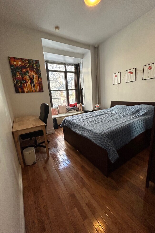 Photo - 276 W 71st St