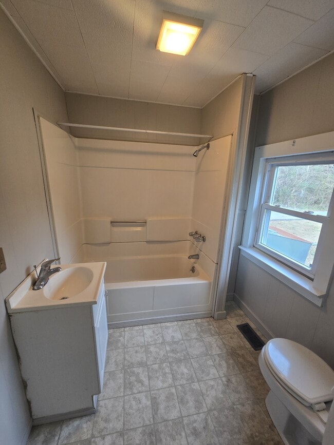 Photo - 729 Ninety Six Hwy