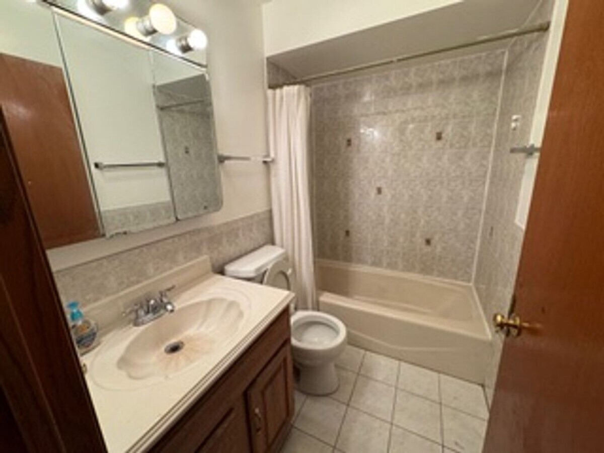 Photo - Rogers Park Apts for Rent! Unit 7412 N. Western 3N