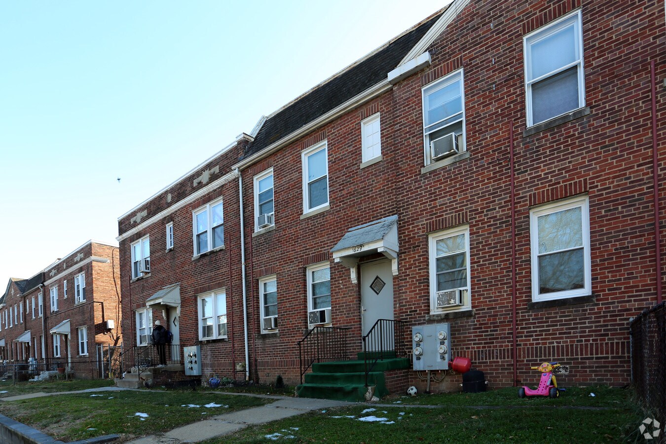 Photo - 1629 W VIRGINIA Ave NE