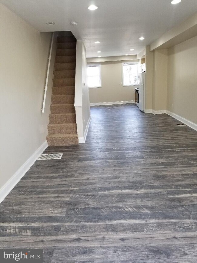 Photo - 345 Font Hill Ave Townhome