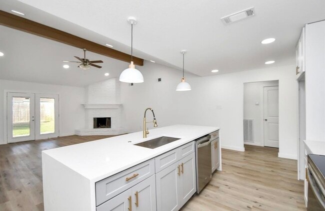 Photo - 1911 Long Barrel Ln
