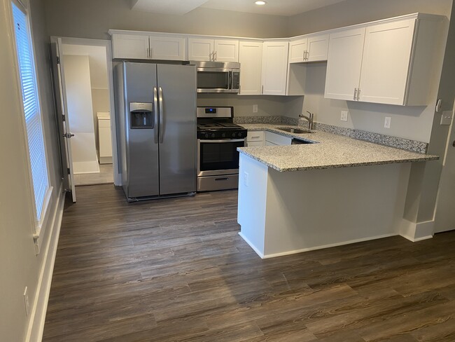 Kitchen - 6148 Winthrop Ave Apartments