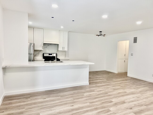 Photo - 1638 Granville Ave