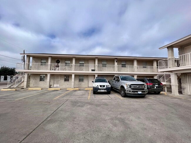 Building Photo - 216 E Cherry Ln Unit 7 Rental