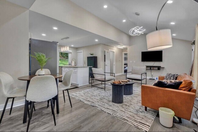 Photo - 1901 Windsor Dr SW