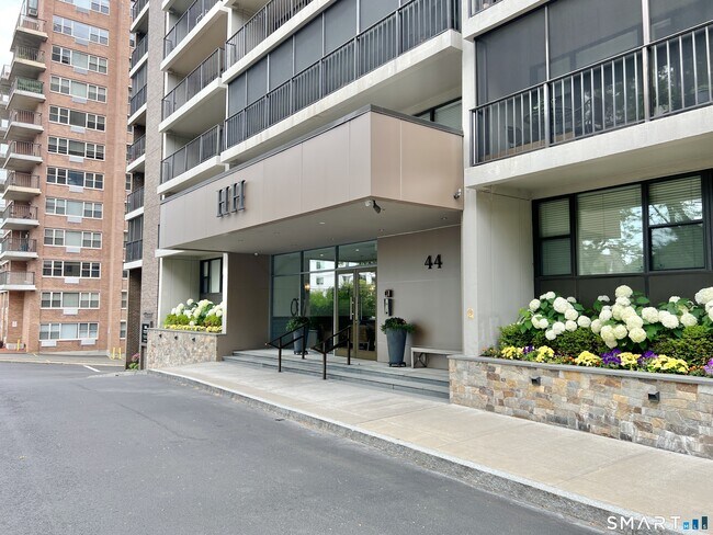 Photo - 44 Strawberry Hill Ave Unit 7B