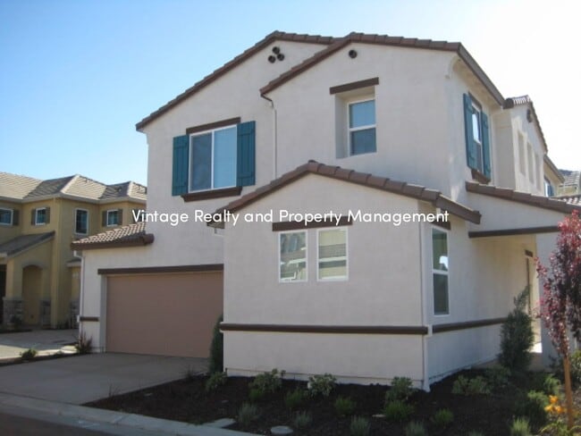 Building Photo - Available Soon!! Big 4 Bedroom Home That H...