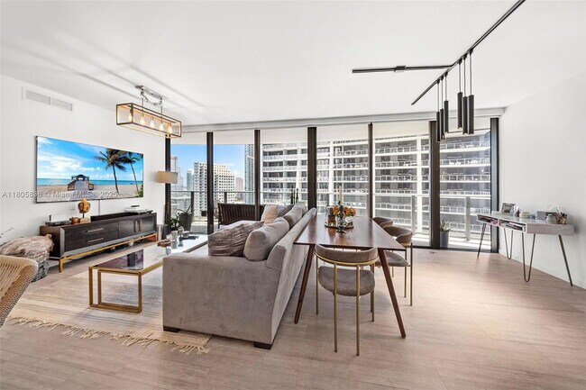 Photo - 1000 Brickell Plaza Unidad 2709