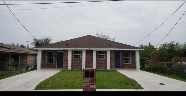 Building Photo - 3424 Gardenia St Rental