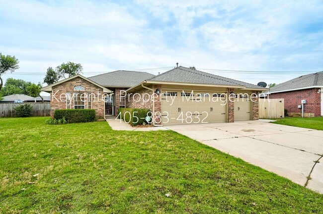 Photo - Amazing 4BD/3BTH home with a 3 car garage in the exclusive Cedar Pointe Gated Community!