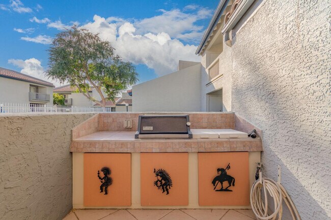 Photo - 220 N 22nd Pl