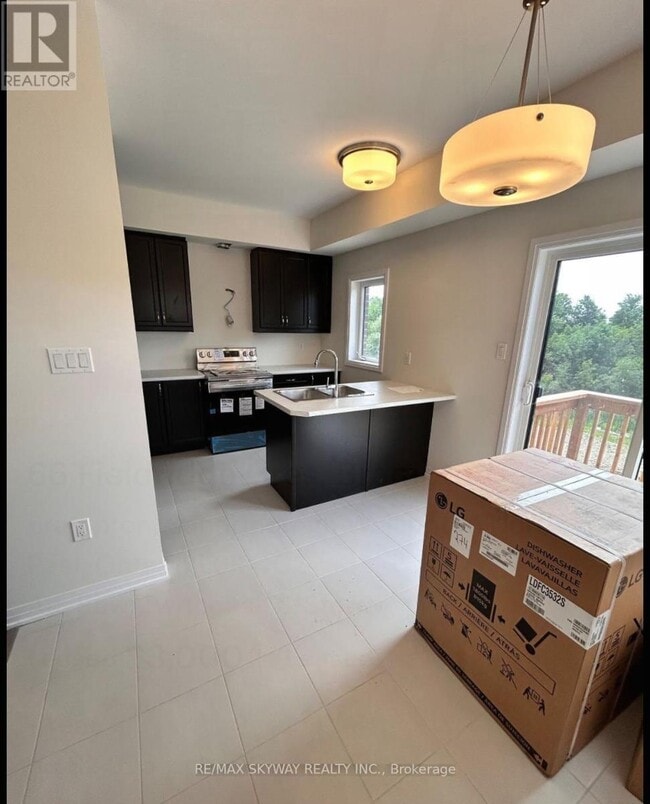 Photo - 66 Fieldridge Cres