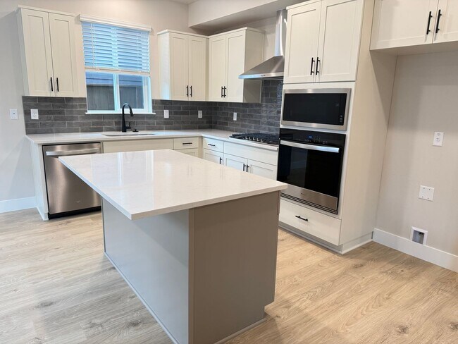 Photo - Brand New Stunning 5 Bed/3 Bath Home - Steven's Ranch