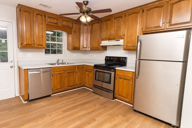 Photo - 333 Withrow Rd