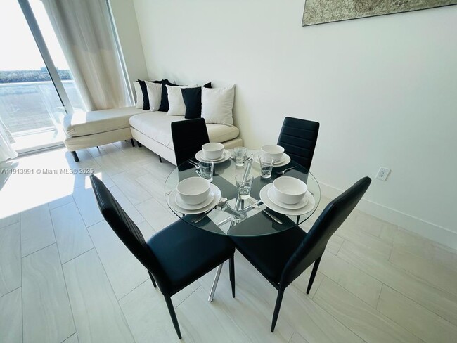 Photo - 2000 Metropica Wy Unit 605