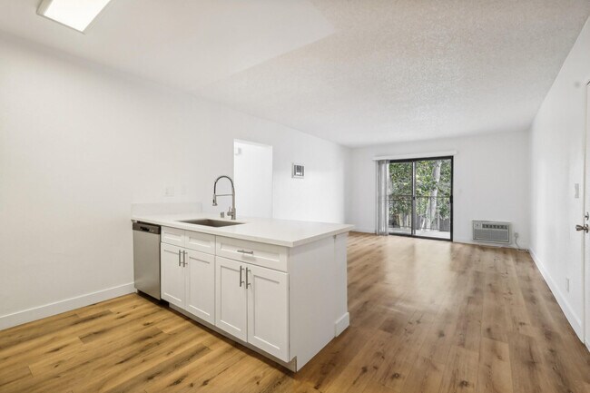 Valle at 9151 Kenwood