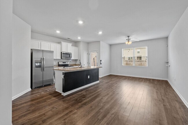 Photo - 4343 Newland St