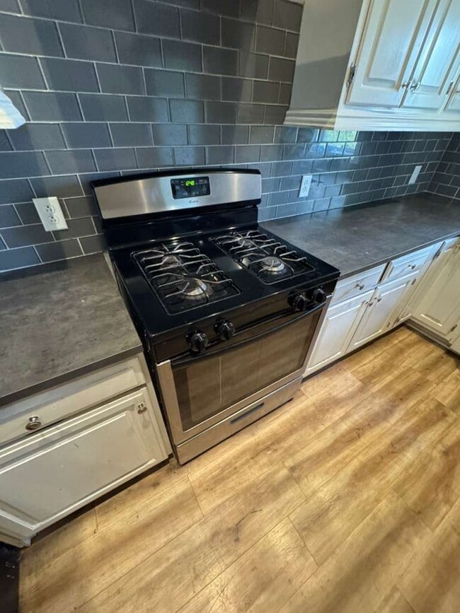 Photo - 1948 Broadway Ave