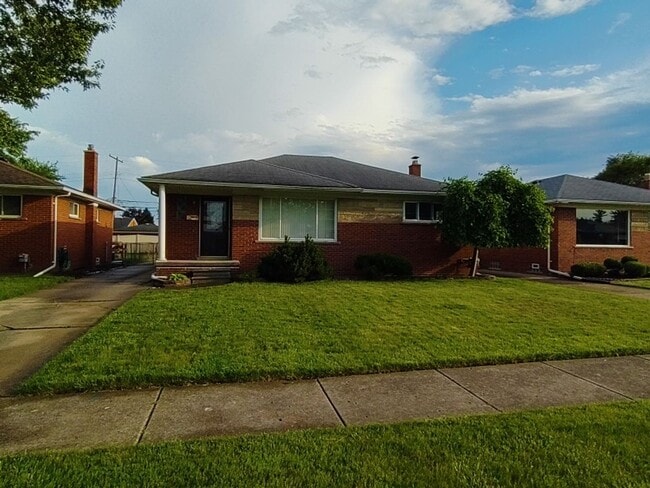 Photo - Beautiful, sprawling, brick ranch - $1700/mo