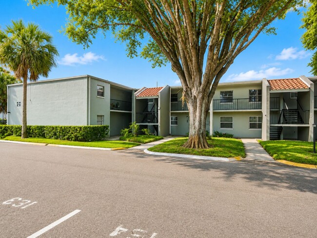 Building Photo - 1 Bed / 1 Bath Apartment for Rent – Somerset Park Community Unit 105