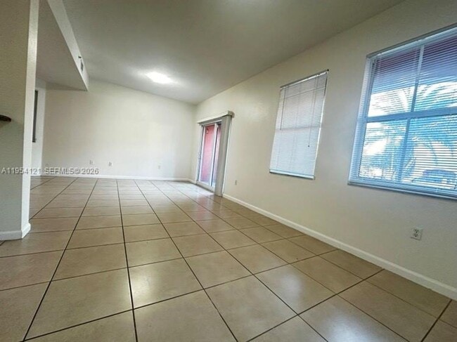 Photo - 11002 NW 83rd St